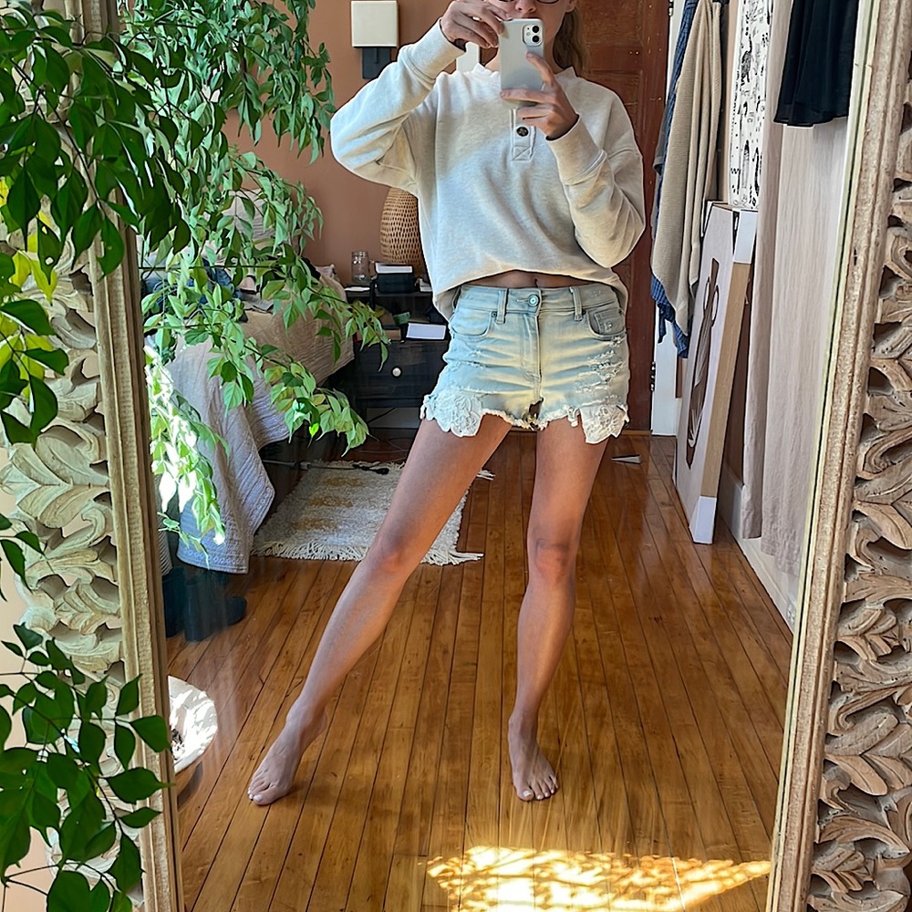American Eagle High Rise Stretch Jean Shorts ✿ - Picture 1 of 8
